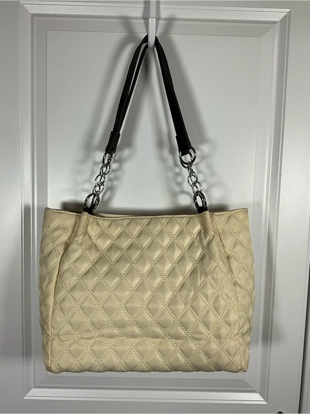 Mikaxiqi & Bags Quilted Cream Shoulder Tote with Chain-Strap Detail